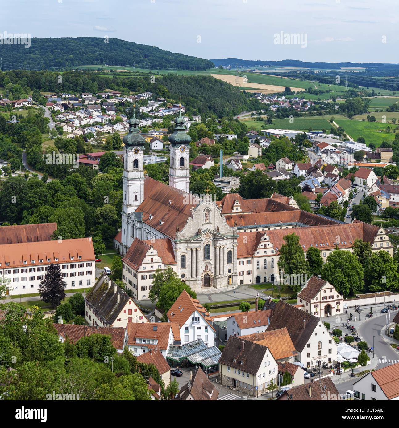 Monastère de Zwiefalten, ancienne abbaye bénédictine. Point de repère touristique sur les contreforts sud de l'Alb souabe dans le district de Reutlingen. Drone pho Banque D'Images
