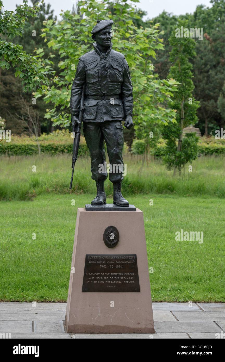 Le Queen’s Own Highlanders (Seaforth et Camerons) Regiment Memorial Memorial Memorial Arboretum, Alrewas, Staffordshire, Angleterre, Royaume-Uni. Banque D'Images