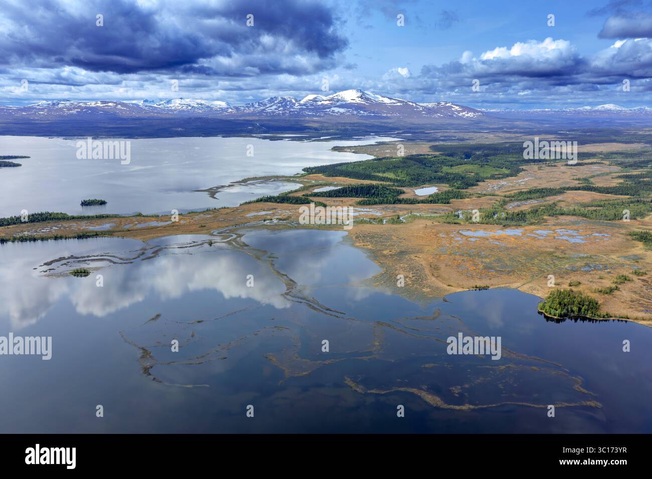 Vue aérienne sur le lac Ånnsjön et le sommet Storsnasen dans la chaîne de montagnes Snasahögarna, comté de Jämtland, Suède occidentale, Scandinavie Banque D'Images