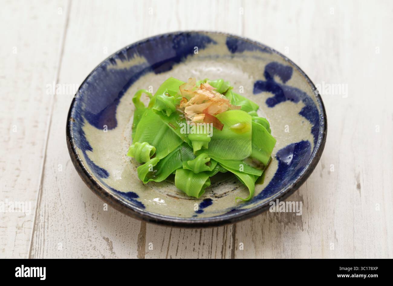 Otaniwatari bouilli (nouvelles pousses de fougère nid d'oiseaux), cuisine japonaise d'Okinawa Banque D'Images