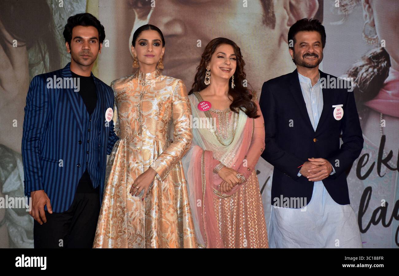 28 janvier 2019 - Mumbai, Inde - (de gauche à droite) L'acteur Rajkumar Rao, Sonam Kapoor, Juhi Chawla et Anil Kapoor sont vus lors du lancement de la bande-annonce de leur prochain film hindi 'Ek Ladki Ko Dekha Toh Aisa Laga' à l'hôtel JW Marriott, juhu à Mumbai. (Crédit image : © Azhar Khan/SOPA images via ZUMA Wire) Banque D'Images