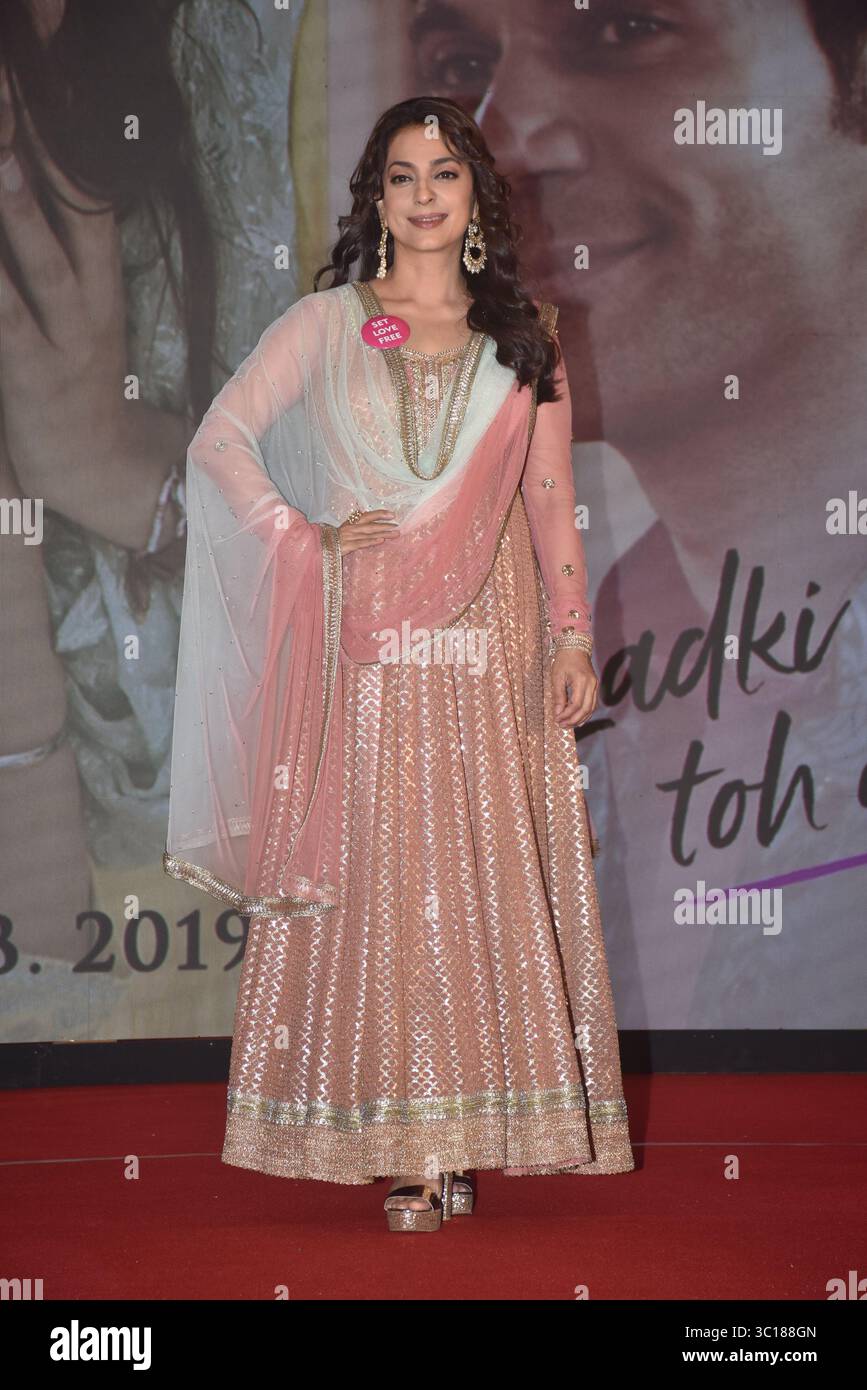 28 janvier 2019 - Mumbai, Inde - L'actrice Juhi Chawla vue lors du lancement de la bande-annonce de son prochain film hindi 'Ek Ladki Ko Dekha Toh Aisa Laga' à l'hôtel JW Marriott, juhu à Mumbai. (Crédit image : © Azhar Khan/SOPA images via ZUMA Wire) Banque D'Images