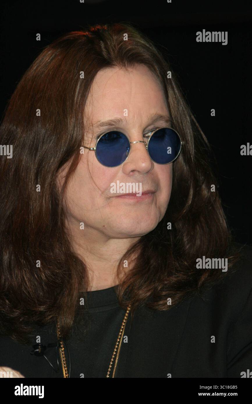 **FICHIER PHOTO** Ozzy Osbourne est décédé. OZZY ET SHARON OSBOURNE 2006 photo par John Barrett/PHOTOlink/MediaPunch Banque D'Images