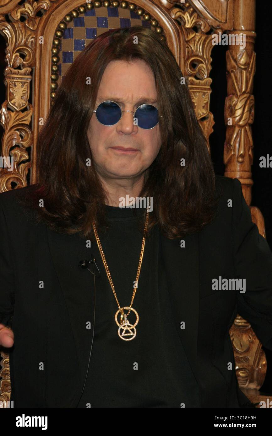 **FICHIER PHOTO** Ozzy Osbourne est décédé. OZZY ET SHARON OSBOURNE 2006 photo par John Barrett/PHOTOlink/MediaPunch Banque D'Images