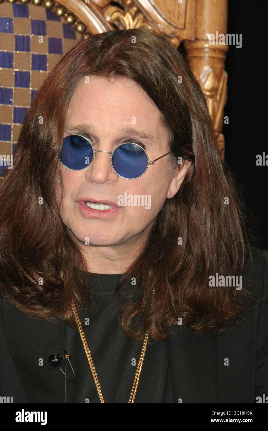 **FICHIER PHOTO** Ozzy Osbourne est décédé. OZZY ET SHARON OSBOURNE 2006 photo par John Barrett/PHOTOlink/MediaPunch Banque D'Images