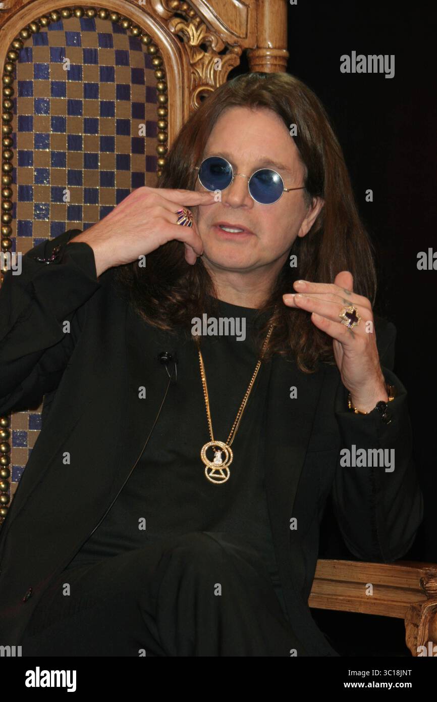 **FICHIER PHOTO** Ozzy Osbourne est décédé. OZZY ET SHARON OSBOURNE 2006 photo par John Barrett/PHOTOlink/MediaPunch Banque D'Images