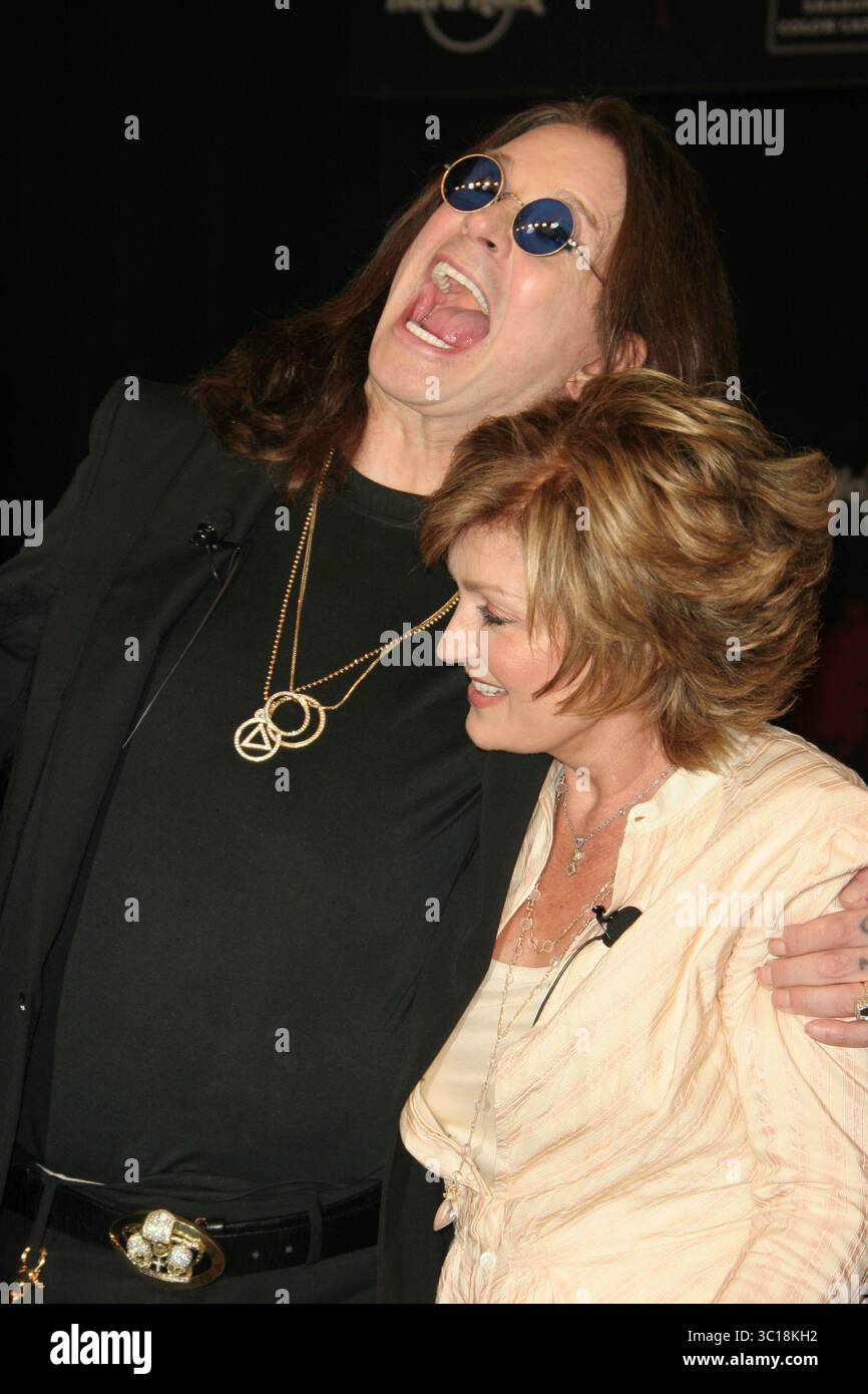 **FICHIER PHOTO** Ozzy Osbourne est décédé. OZZY ET SHARON OSBOURNE 2006 photo par John Barrett/PHOTOlink/MediaPunch Banque D'Images