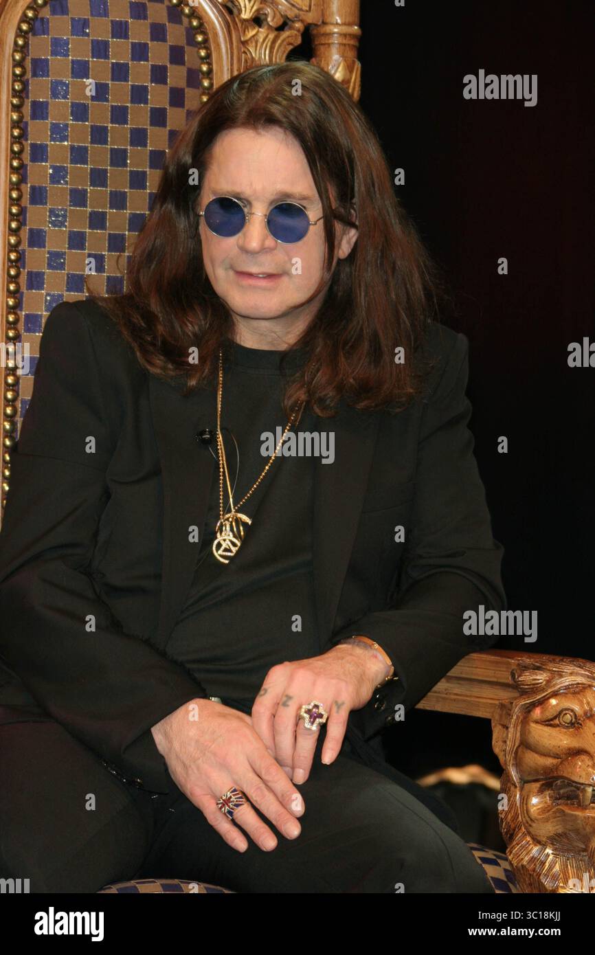 **FICHIER PHOTO** Ozzy Osbourne est décédé. OZZY ET SHARON OSBOURNE 2006 photo par John Barrett/PHOTOlink/MediaPunch Banque D'Images