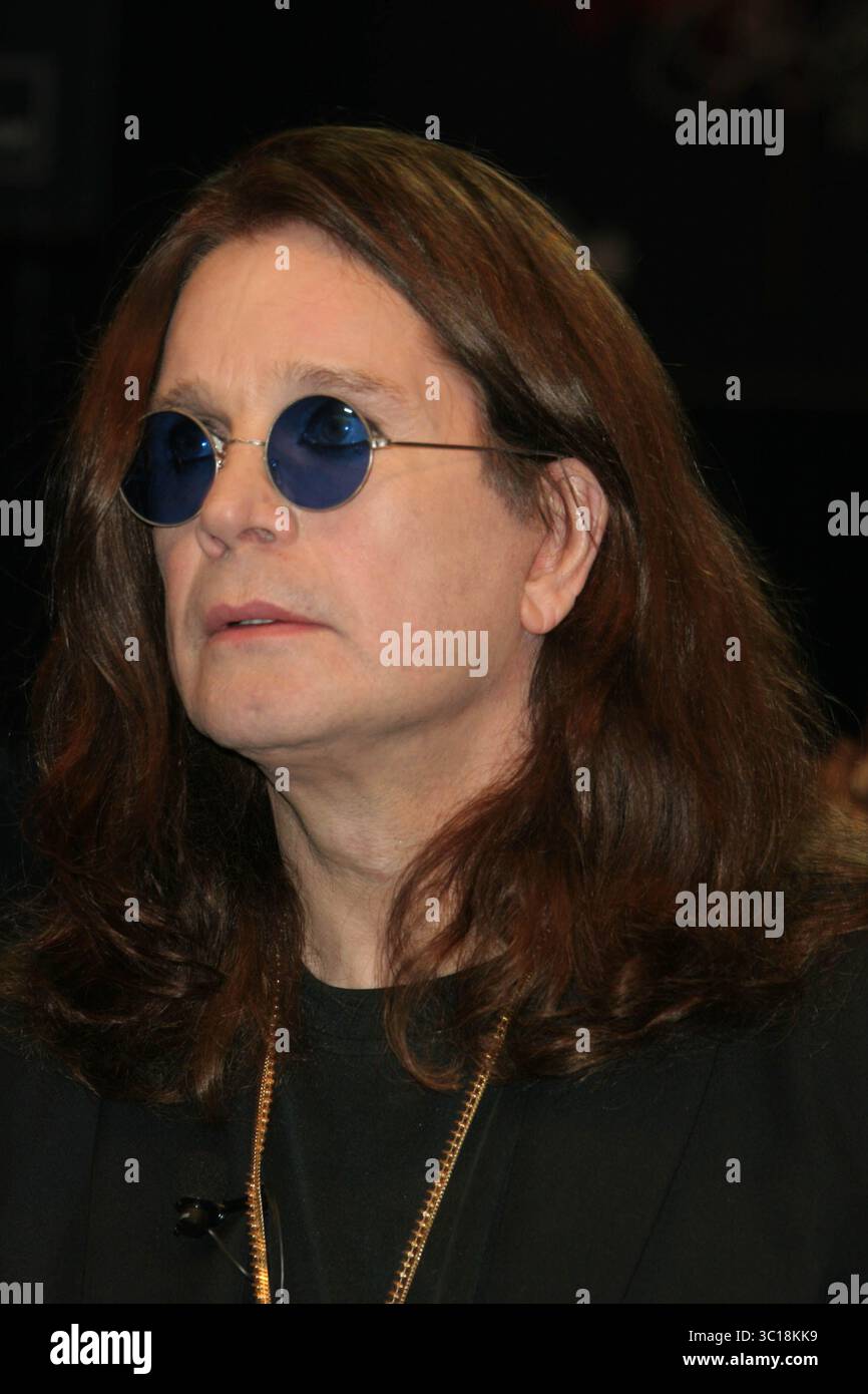 **FICHIER PHOTO** Ozzy Osbourne est décédé. OZZY ET SHARON OSBOURNE 2006 photo par John Barrett/PHOTOlink/MediaPunch Banque D'Images