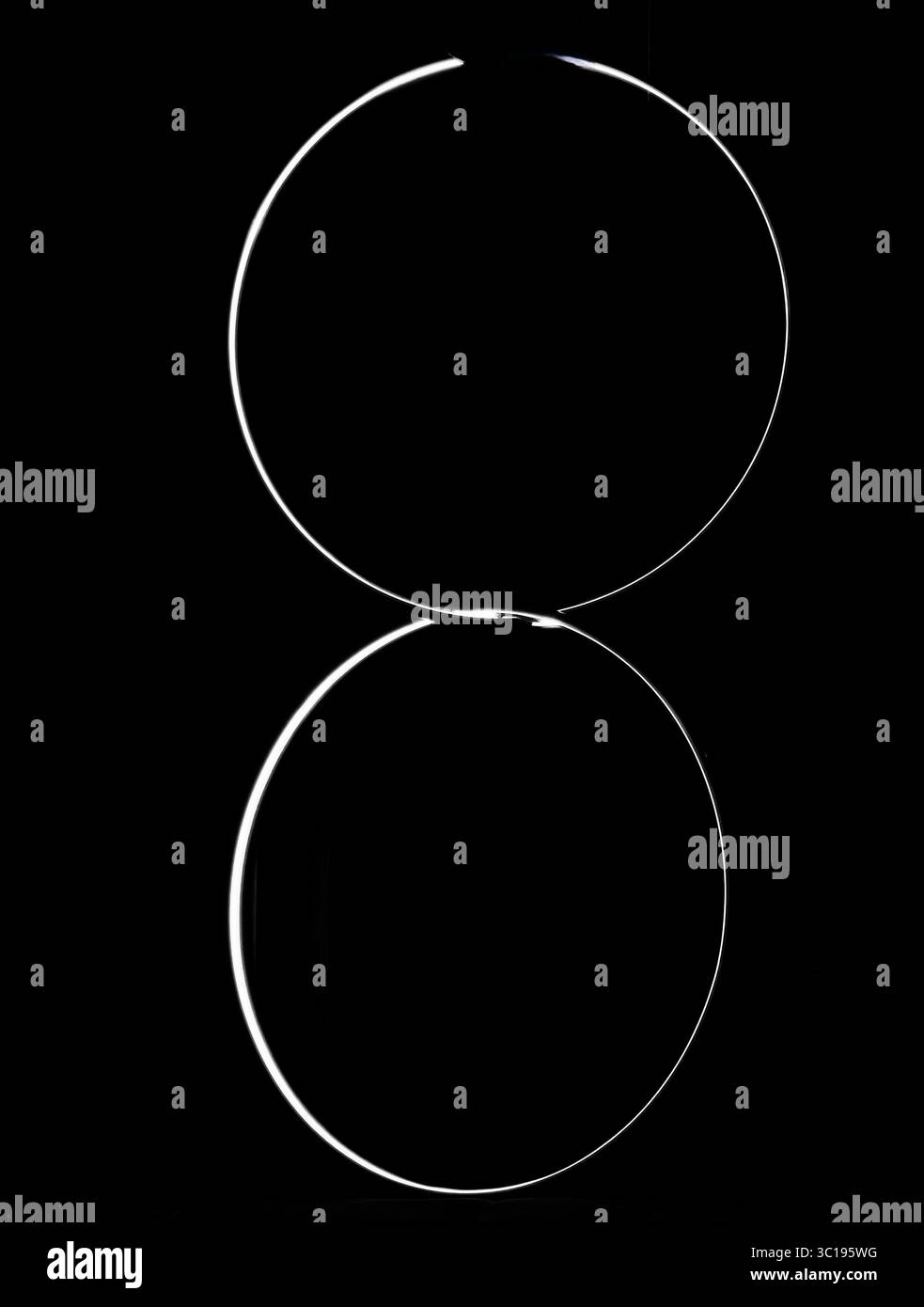 Infinity Glow : la forme de lumière à 8 formes. Teintes monochromes. Banque D'Images