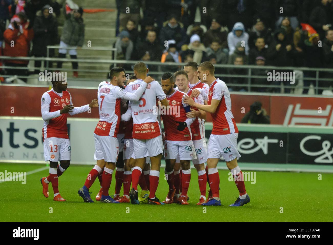 3 février 2019 - Reims, Marne, France - joie de l'équipe de Reims après avoir marqué le premier but, lors du championnat de France de football, Ligue 1 Conforama, stade de Reims contre l'Olympique de Marseille au stade Auguste Delaune de Reims - France..Reims a gagné 2-1 (crédit image : © Pierre Stevenin/ZUMA Wire) Banque D'Images