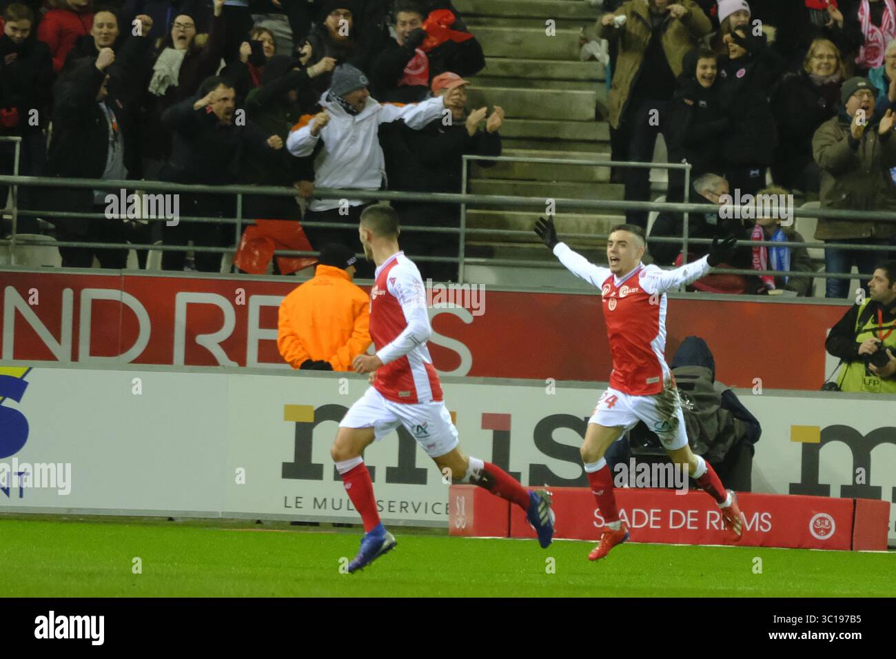 3 février 2019 - Reims, Marne, France - joie du milieu de terrain de Reims MATHIEU CAFARO après son but lors du championnat de France de football, Ligue 1 Conforama, stade de Reims contre l'Olympique de Marseille au stade Auguste Delaune de Reims - France..Reims a gagné 2-1 (crédit image : © Pierre Stevenin/ZUMA Wire) Banque D'Images