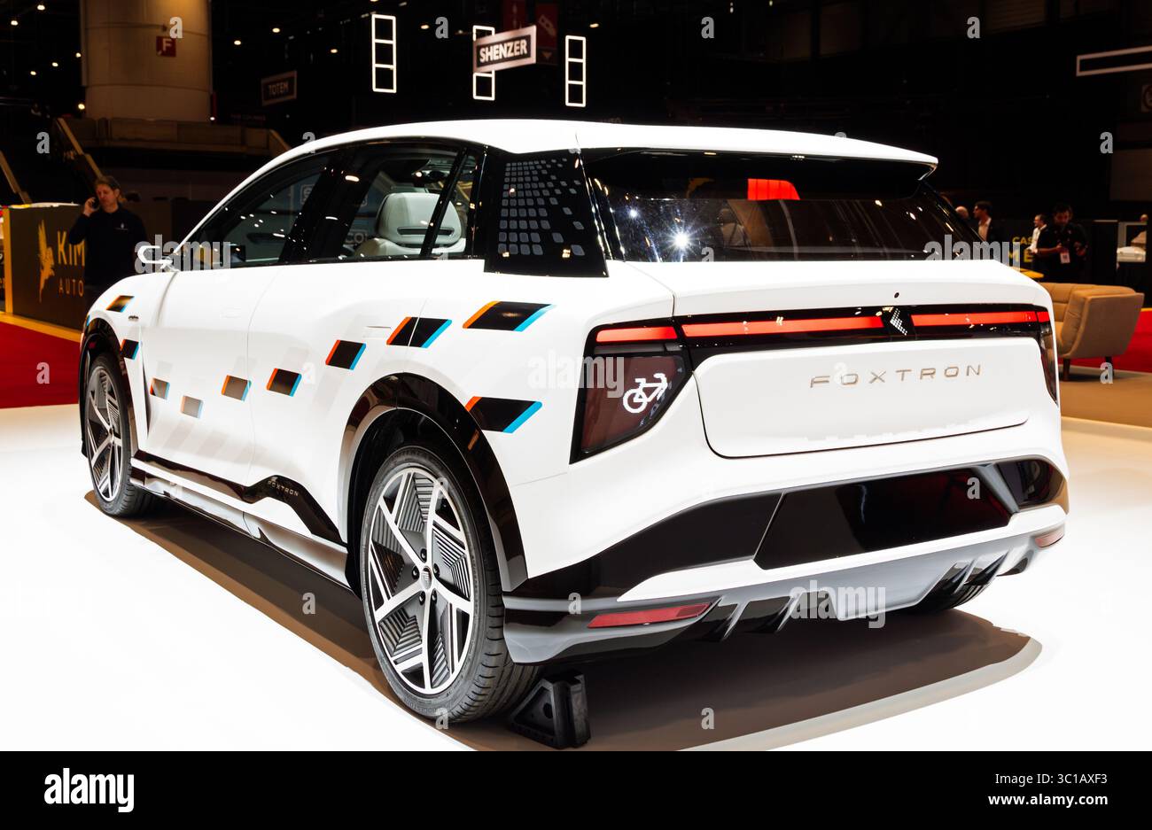 SUV urbain électrique modèle B de Foxtron conçu par Pininfarina, avec un extérieur élégant au style moderne. Genève, Suisse - 26 février 2024. Banque D'Images