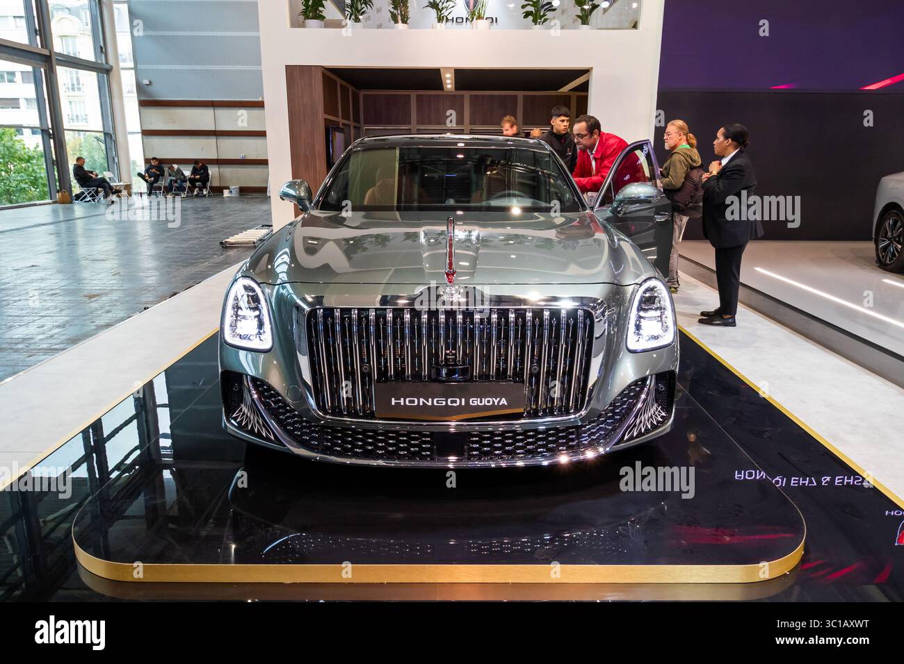 Hongqi Guoya (L1) voiture de luxe pleine grandeur. Paris, France - 14 octobre 2024. Banque D'Images