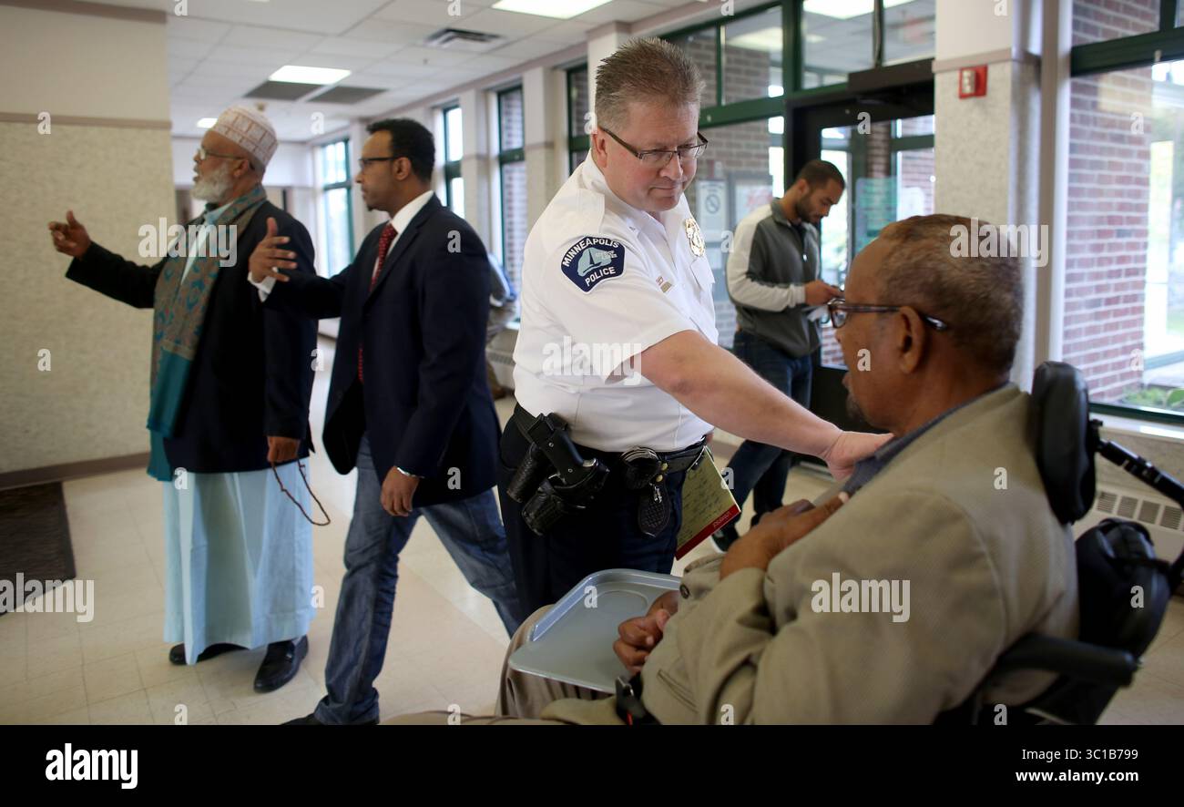 20 octobre 2015 - Minneapolis, MN, États-Unis - L'inspecteur de ...