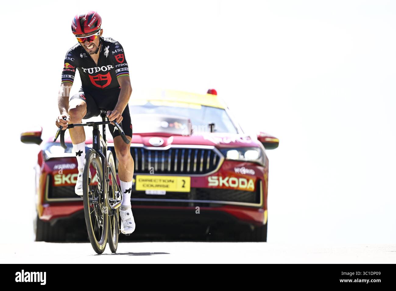 Mont Ventoux, France. 22 juillet 2025. Le Français Julian Alaphilippe du TUDOR Pro Cycling Team franchit la ligne d'arrivée de l'étape 16 du Tour de France 2025, de Montpellier au Mont Ventoux (172 km), le mardi 22 juillet 2025 en France. La 112ème édition du Tour de France débute le samedi 5 juillet à Lille, France, et se terminera à Paris, France, le 27 juillet. BELGA PHOTO JASPER JACOBS crédit : Belga News Agency/Alamy Live News Banque D'Images