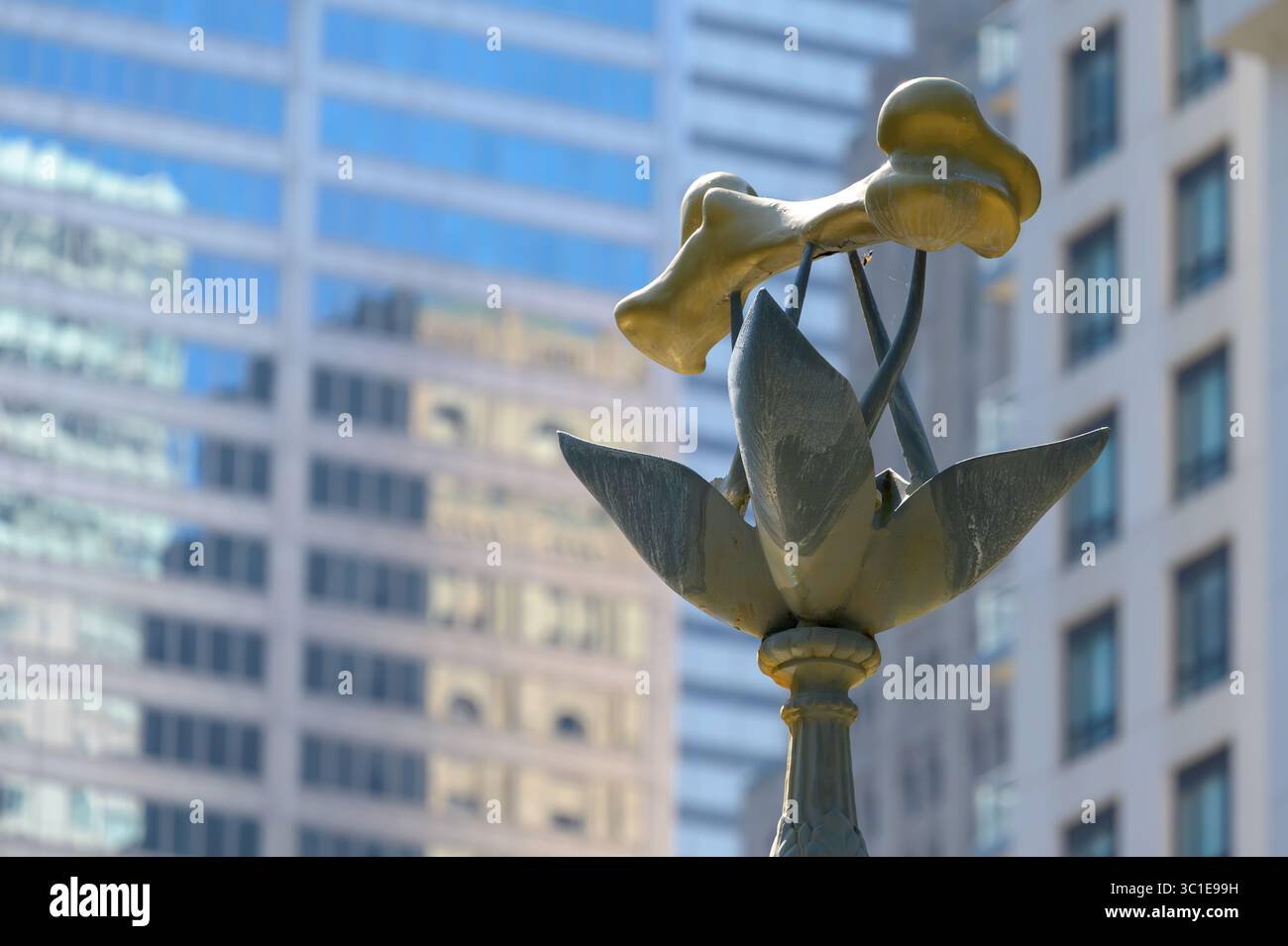 Détail de l'art décoratif dans la fontaine de chien dans le parc Berczy Banque D'Images