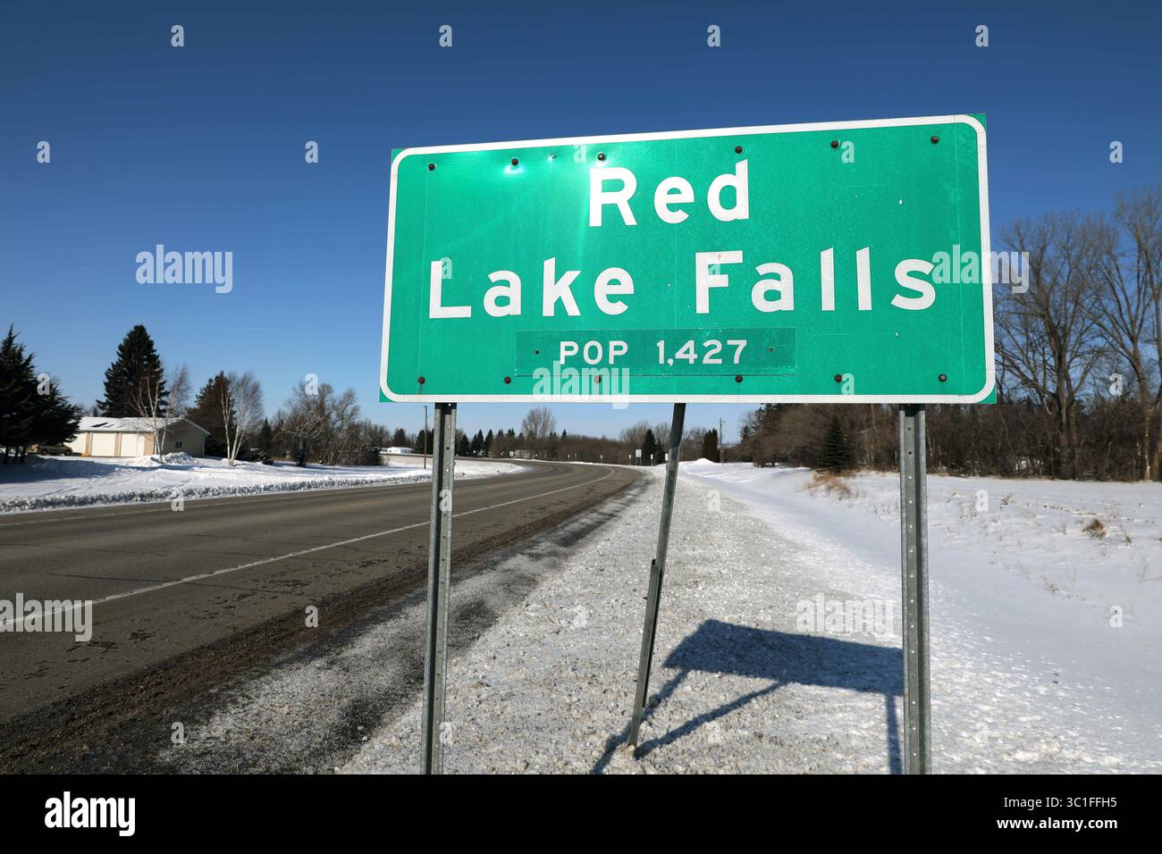 7 février 2017 - Red Lake Falls, MN, États-Unis - Red Lake Falls, population 1 427 plus 4. L'histoire improbable du reporter du Washington Post Christopher Ingraham commence par lui écrire un article basé sur les données sur la façon dont il est mauvais de vivre dans le comté de Red Lake, MN, et se termine par lui tomber amoureux de l'endroit et déménager sa famille à Red Lake Falls de Washington D.C. .. Lake Falls, MN 01/29/17. (Crédit image : Brian Peterson/Minneapolis Star Tribune/TNS via ZUMA Wire) Banque D'Images