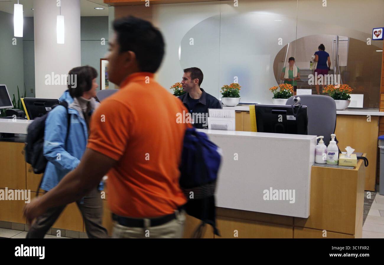 30 janvier 2013 - É.-U. - à la clinique Mayo de Rochester, l'institution amorce des investissements de 3,5 milliards de dollars au cours des 20 prochaines années. Le Dan Abraham Healthy Living Center ajoute quatre étages ou 100 000 pieds carrés qui serviront le public. Les étages actuels desservent les employés et les proches de la clinique Mayo. (Crédit image : Richard Tsong-Taatarii/Minneapolis Star Tribune/TNS via ZUMA Wire) Banque D'Images