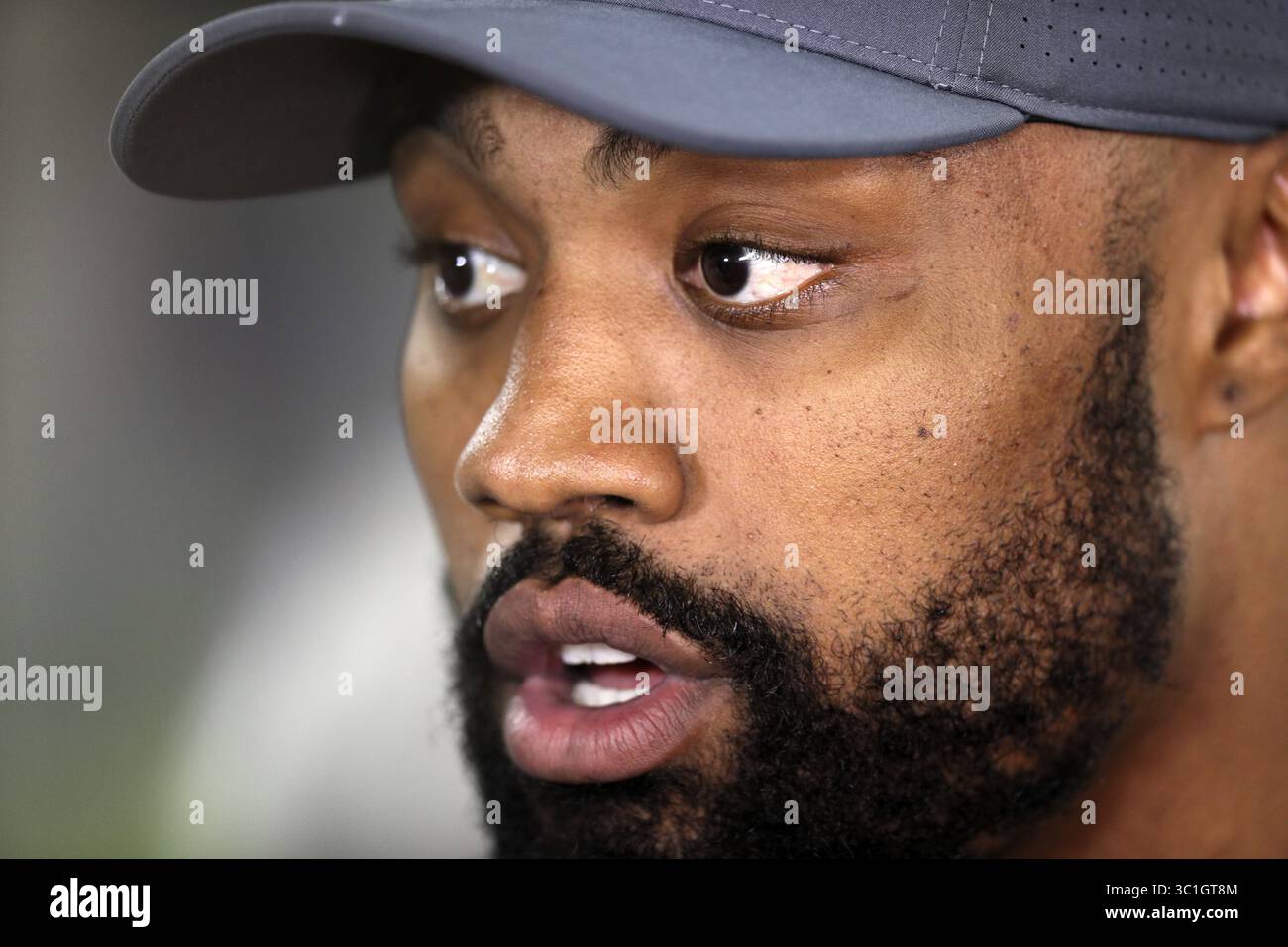 24 avril 2018 - Minneapolis, MN, États-Unis - les entraînements hors saison des Vikings ont été ouverts aux médias pour la première fois cette saison. Everson Griffen, l’extrémité défensive, a souligné les défenses des anciens emplois d’entraîneur de Mike Zimmer comme des exemples de pourquoi un tacle défensif « dominant » à trois techniques est nécessaire. .. , MN 04/24/2018. (Crédit image : Brian Peterson/Minneapolis Star Tribune/TNS via ZUMA Wire) Banque D'Images