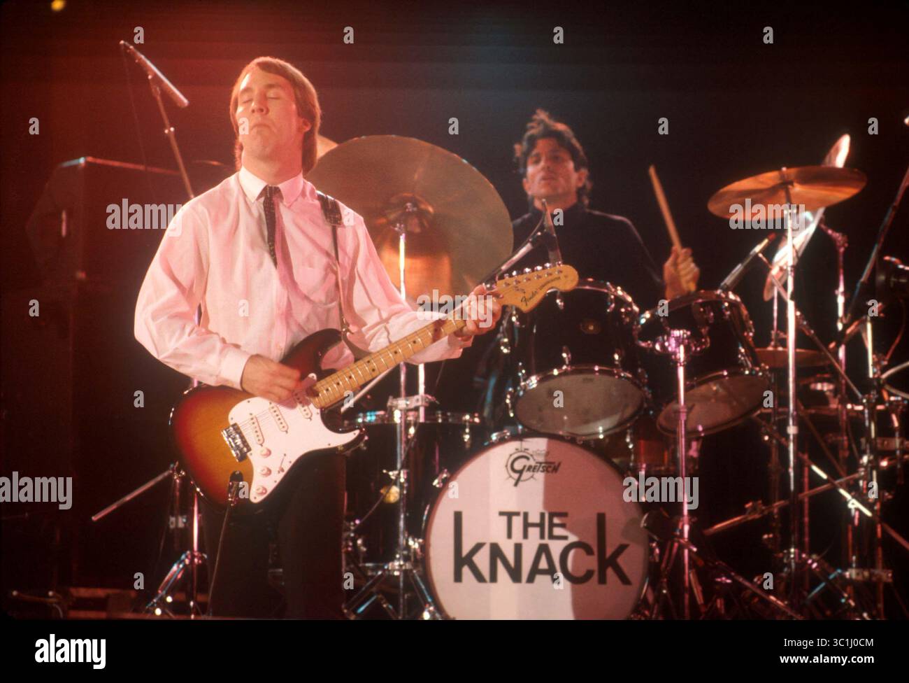 Chanteur principal de The KNACK, Doug Fieger meurt à 57 ans après une bataille contre le cancer. Il est connu pour avoir écrit et chanté la célèbre chanson 'My Sharona'. PHOTO 1979 - Amsterdam, Hollande, pays-Bas - DOUG FIEGER interprète 'My Sharona' avec The KNACK Live pendant Veronica Countdown au Jaap Eden Hall en 1979 (date exacte inconnue). (Crédit image : © Barry Schultz/ZUMA Wire) Banque D'Images