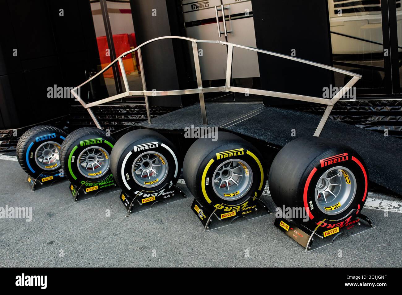 21 février 2019 - Montmelo, BARCELONE, Espagne - les pneus Pirelli sont composés lors des essais de pré-saison de formule 1 2019 sur le circuit de Barcelona - Catalunya à Montmelo, Espagne le 21 février. (Crédit image : © AFP7 via ZUMA Wire) Banque D'Images