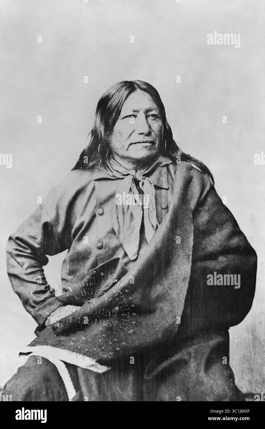 9 novembre 2018 - USA - queue tachetée, une personne seulement, homme, homme, adulte, ethnie amérindienne, amérindienne, Brule, Teton, Lakota, portrait, assis, mi-longueur, taille haute, États-Unis, années 1870, photographie, historique, vintage, rétro, noir et blanc, noir et blanc, noir et blanc, noir et blanc, vertical, historique, archivistique, événement d'actualité, old-fashioned, circa, GHIV, (crédit image : © JT Vintage/Glasshouse via ZUMA Wire) Banque D'Images