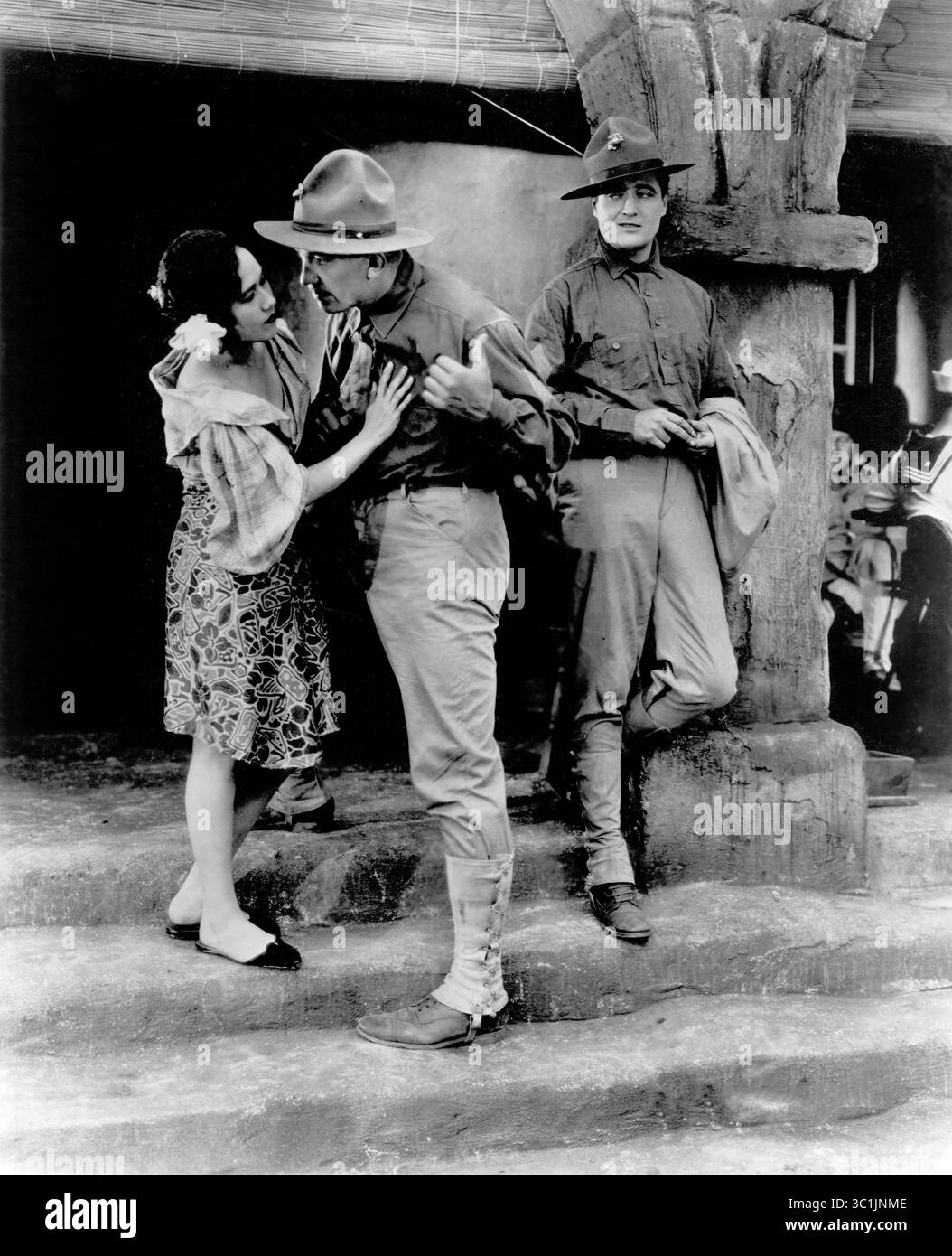 14 janvier 2019 - États-Unis - Delores del Rio, Victor McLaglen, Edmund Lowe, sur le plateau du film silencieux, ''What Price Glory'', 20th Century Fox, 1926 (crédit image : © JT Vintage/Glasshouse via ZUMA Wire) Banque D'Images