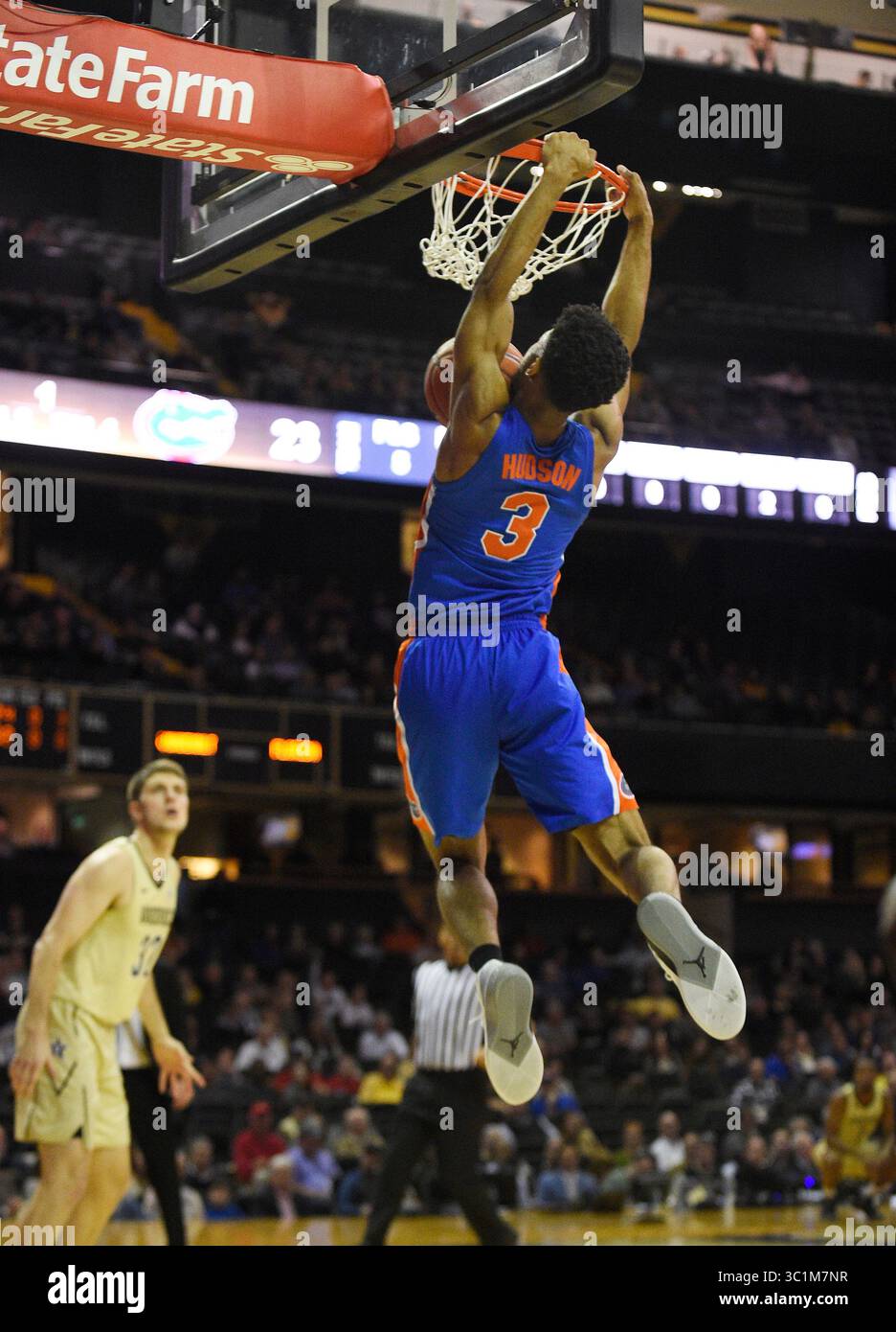 27 février 2019 ; Jalen Hudson, garde des Gators de Floride (3) claque la balle contre les Commodores de Vanderbilt lors d'un match de basket-ball universitaire entre les Gators de Floride et les Commodores de Vanderbilt au Memorial Gym de Nashville, TN (crédit photo : Steve Roberts/Cal Sport Media)(crédit image : &copy ; Steve Roberts/Cal Sport Media/CSM via ZUMA Wire) Banque D'Images
