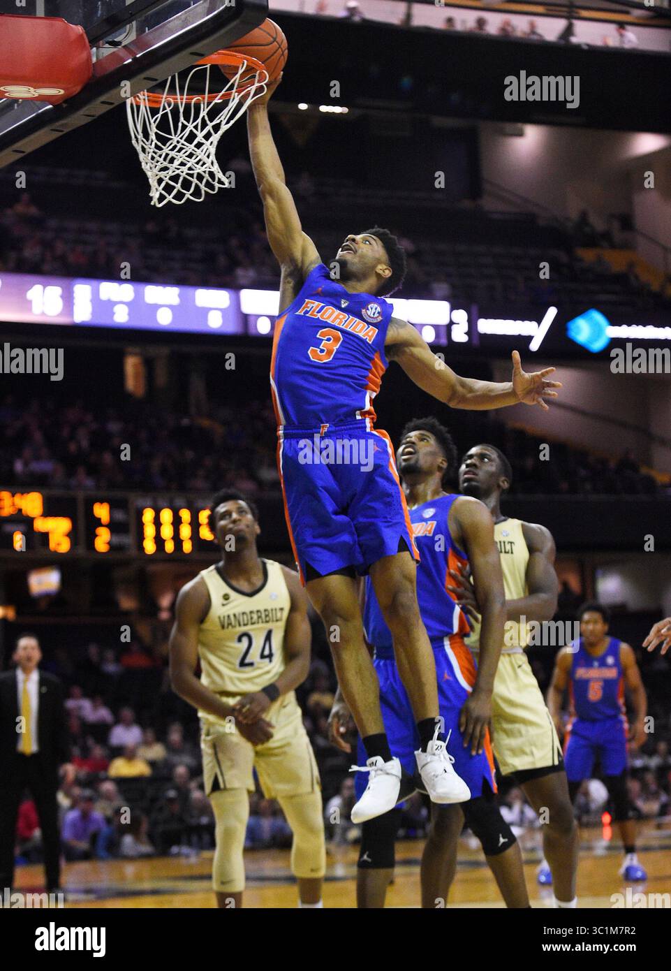 27 février 2019 ; Jalen Hudson, garde des Gators de Floride (3) claque la balle contre les Commodores de Vanderbilt lors d'un match de basket-ball universitaire entre les Gators de Floride et les Commodores de Vanderbilt au Memorial Gym de Nashville, TN (crédit photo : Steve Roberts/Cal Sport Media)(crédit image : &copy ; Steve Roberts/Cal Sport Media/CSM via ZUMA Wire) Banque D'Images