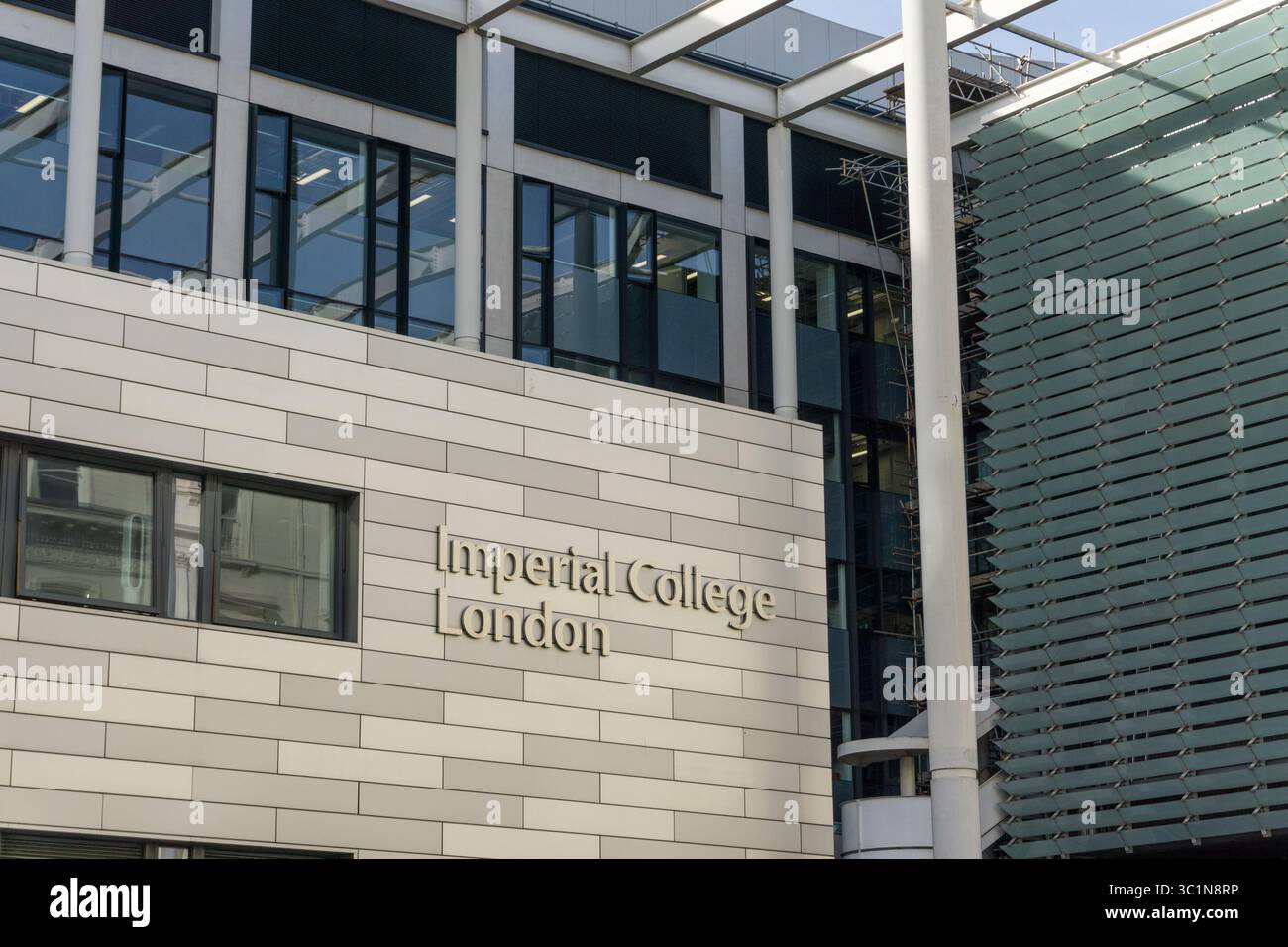 Façade de l'Imperial College London, Exhibition Road, Londres, Royaume-Uni ; spécialisée dans les sciences, ingénierie, médecine et commerce Banque D'Images