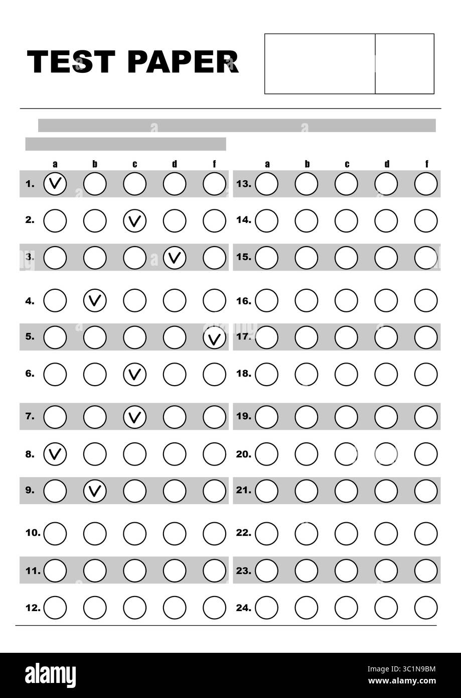 Papier test avec réponses marquées. Examen pour étudiants Banque D'Images