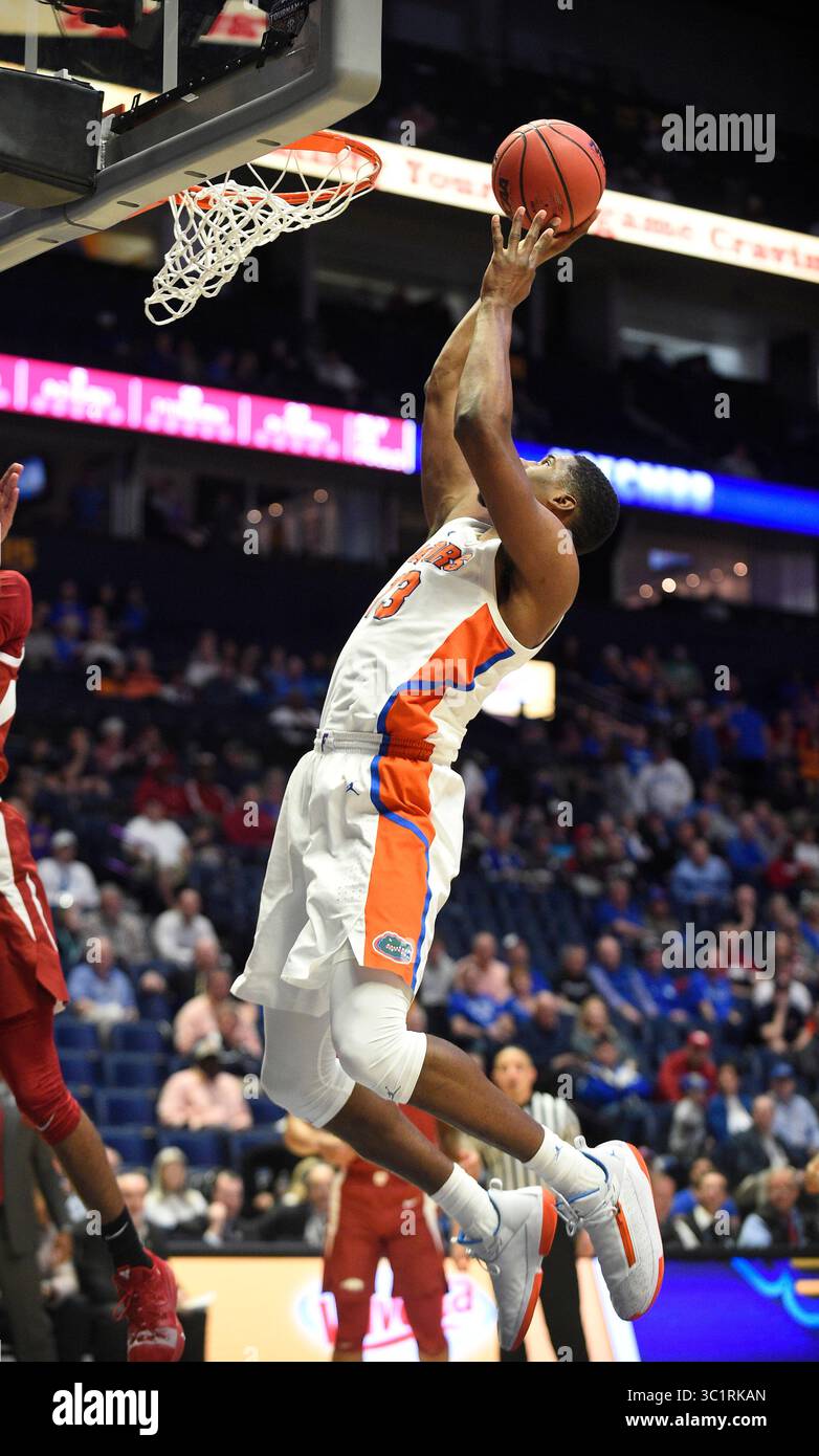 14 mars 2019 : Jalen Hudson, la garde des Gators de Floride (3) remet un rebond contre les Arkansas Razorbacks lors d'un match de championnat de la SEC entre les Florida Gators vs Arkansas Razorbacks à Bridgestone Arena à Nashville, TN (crédit photo obligatoire : Steve Roberts/Cal Sport Media)(image crédit : &copy ; Steve Roberts/Cal Sport Media/CSM via ZUMA Wire) Banque D'Images