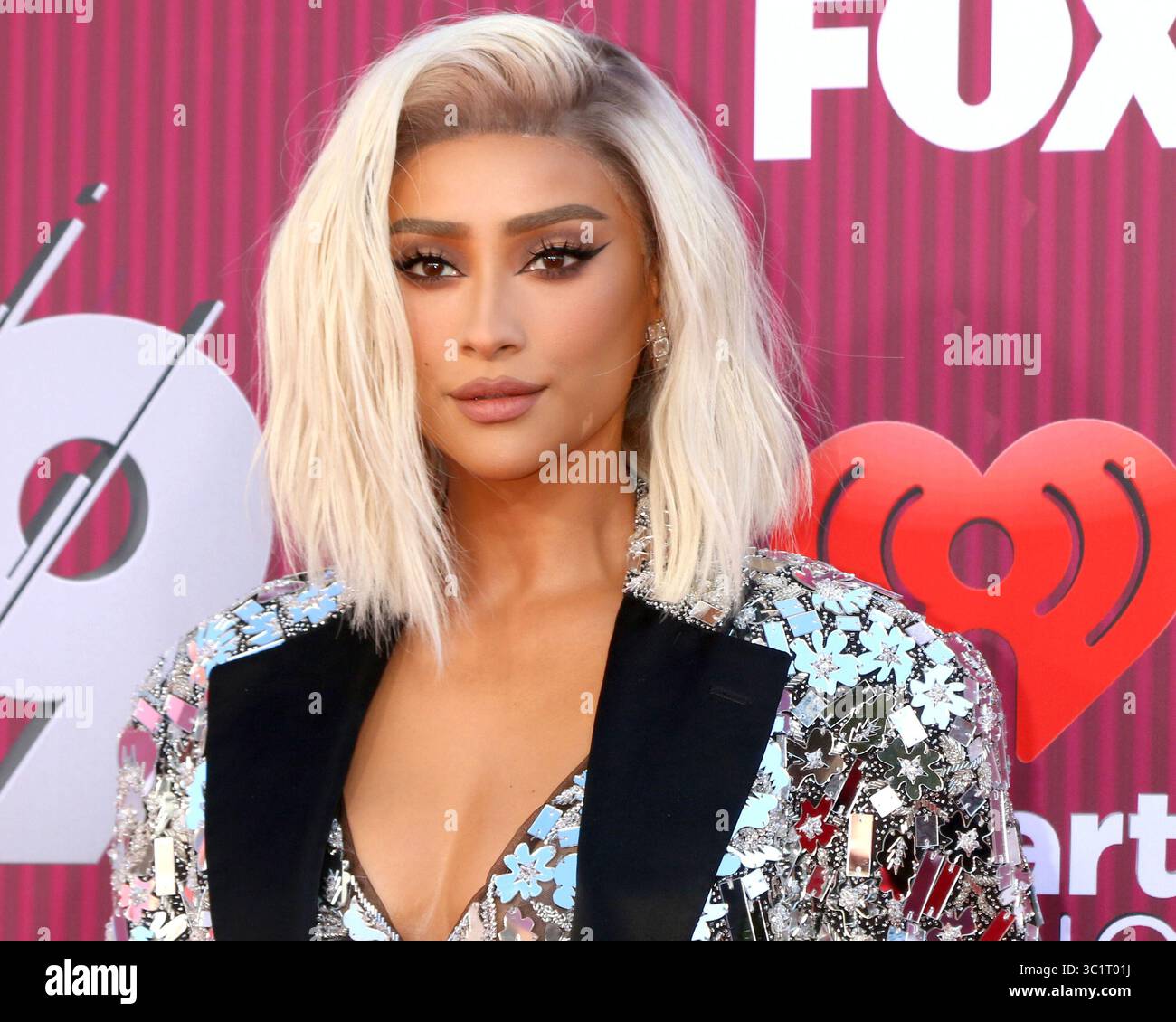 14 mars 2019 - Los Angeles, CA, USA - LOS ANGELES - 14 mars : Shay Mitchell aux iHeart Radio Music Awards - arrivées au Microsoft Theater le 14 mars 2019 à Los Angeles, CA (crédit image : © Kathy Hutchins via ZUMA Wire) Banque D'Images