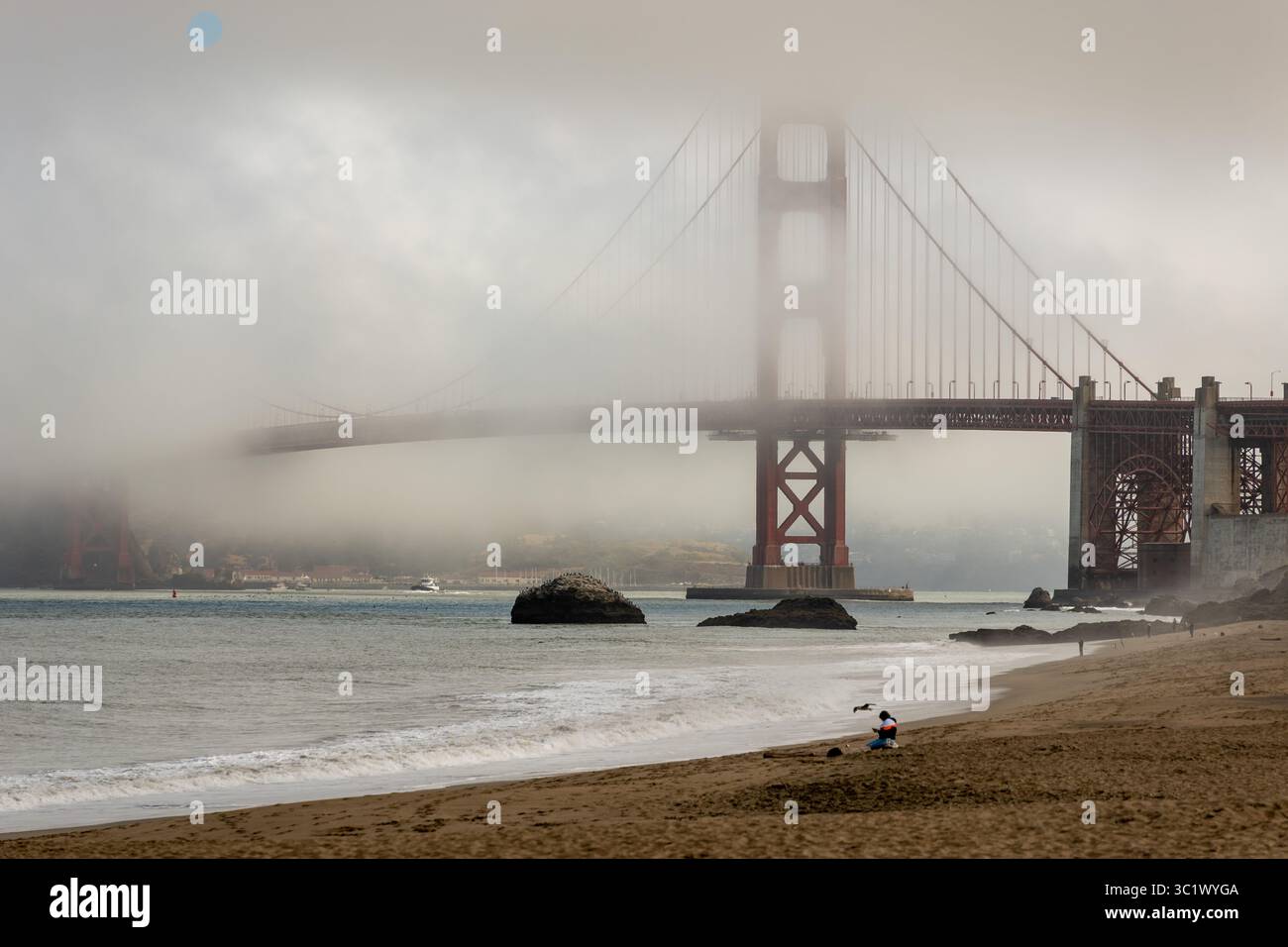 Le Golden Gate Bridge un matin de fous Banque D'Images