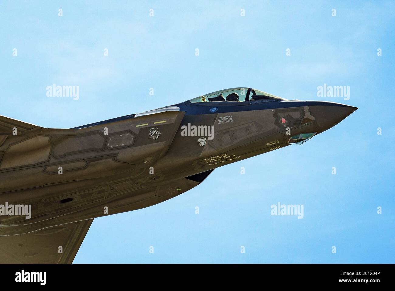 23 mars 2019 - Tuscon, AZ, États-Unis - Un avion de chasse furtif F-35 de l'US Air Force piloté par le capitaine Andrew Dojo Olson se produit lors du spectacle aérien Thunder and Lightning Over Arizona à la base aérienne Davis-Monthan Air Force base le 23 mars 2019 à Tucson, Arizona. (Crédit image : © Jensen Stidham via ZUMA Wire) Banque D'Images