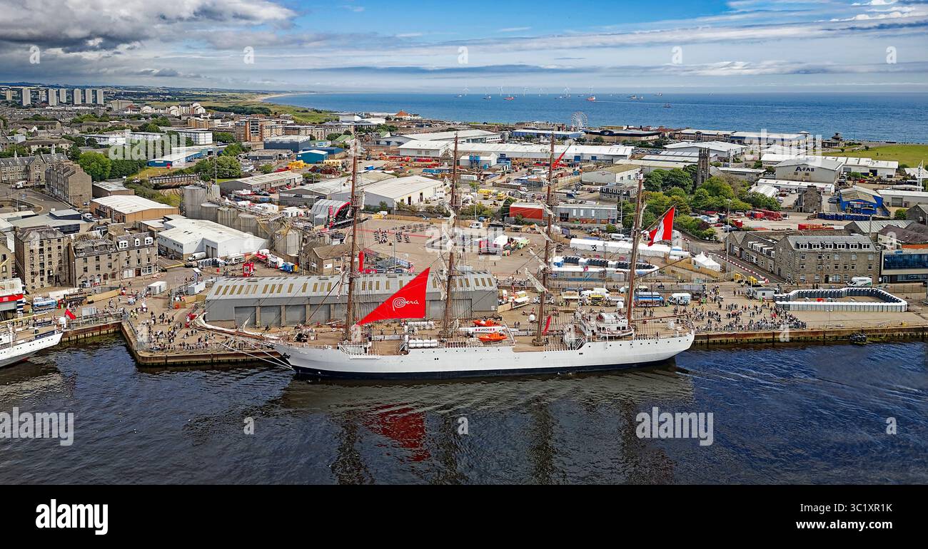 Les grands voiliers Aberdeen Harbour Scotland B.A.P. Unión navire de la marine péruvienne accosté à Regent Quay en juillet 2025 Banque D'Images