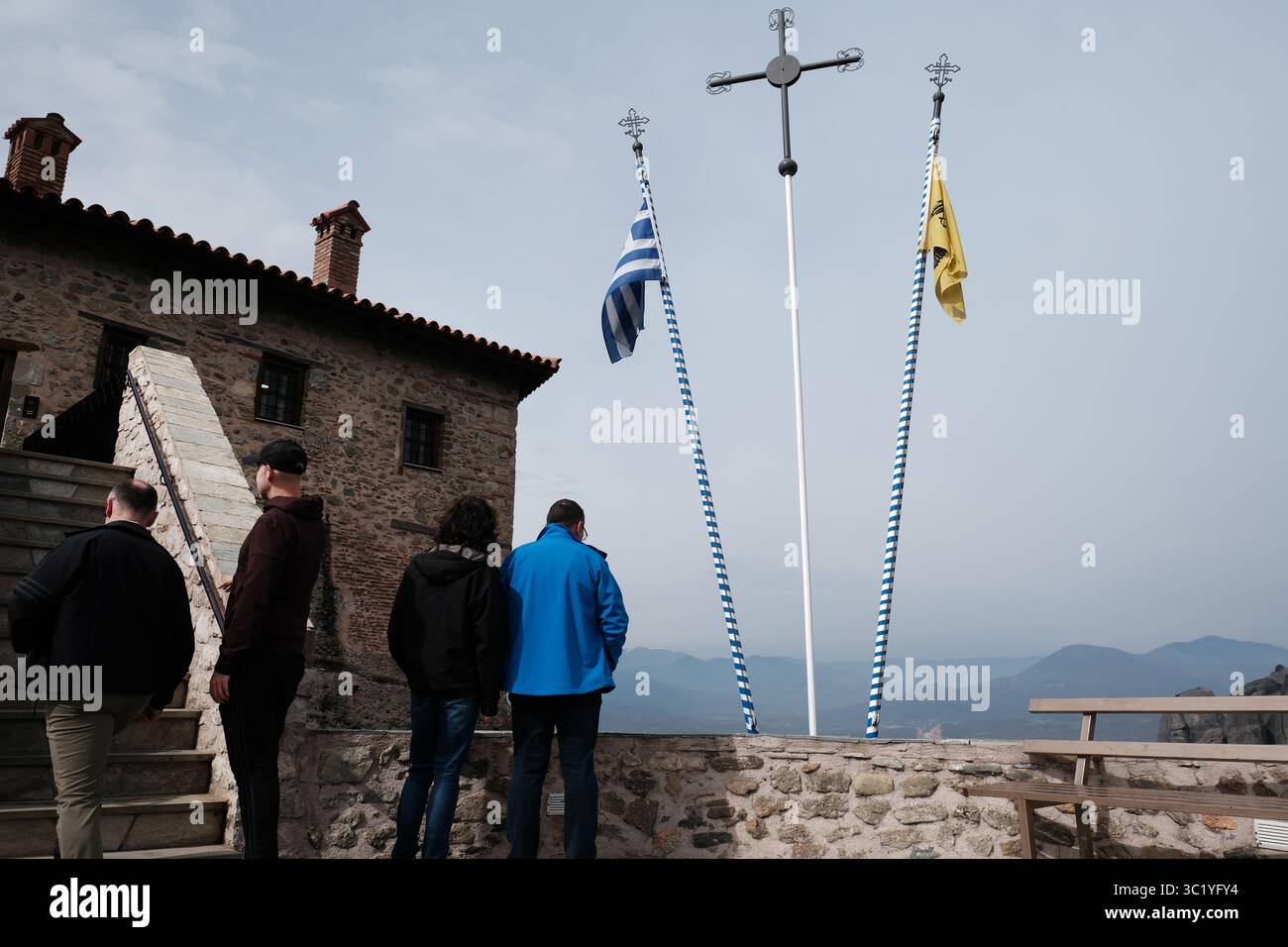 Personnes visitant le monastère des Météores à Trikala, Thessalie, Grèce. Patrimoine mondial de l'UNESCO. Banque D'Images
