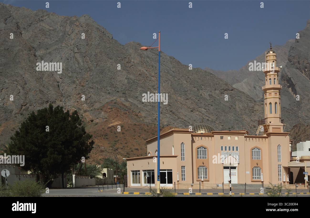 Mosquée sur la route de Jabal Shams Wadi Ghul Grand Canyon Oman Banque D'Images