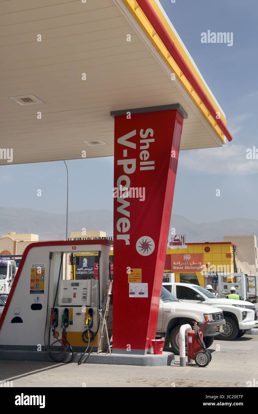 Shell Station Al-Hamra sur la route de Jabal Shams Wadi Ghul Grand Canyon Oman Banque D'Images