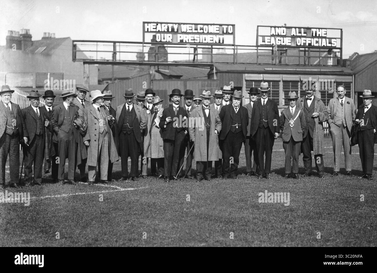 Les officiels de la Ligue anglaise de football visitent Wolverhampton Wanderers Banque D'Images