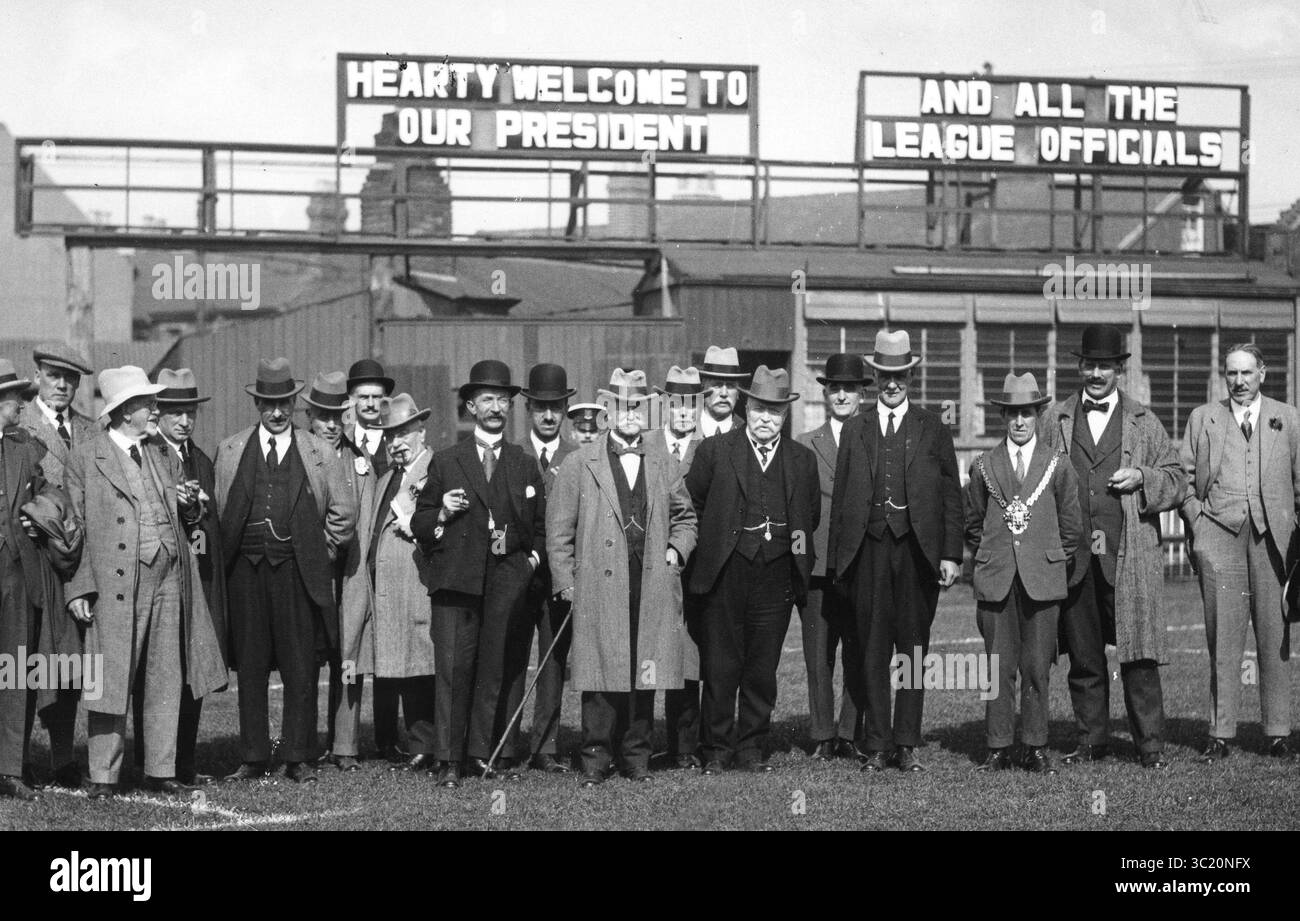 Les officiels de la Ligue anglaise de football visitent Wolverhampton Wanderers Banque D'Images