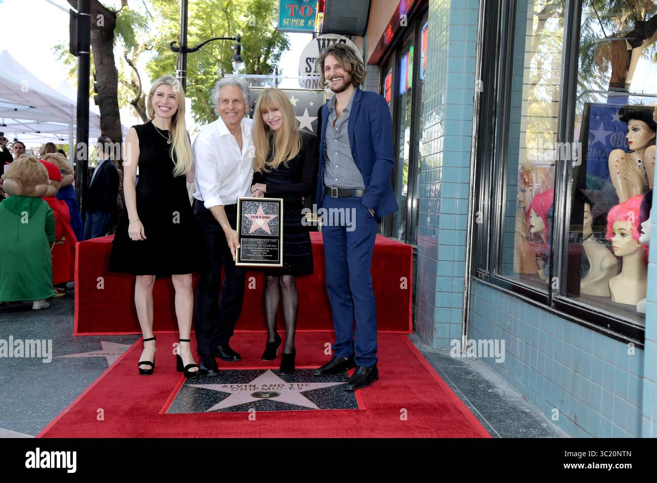 14 mars 2019 - Los Angeles, CA, États-Unis - LOS ANGELES - Mar 14 : Vanessa Bagdasarianm Ross Bagdasarian, Janice Bagdasarian, Michael Bagdasarian à la cérémonie Alvin and the Chipmunks Star sur le Hollywood Walk of Fame le 14 mars 2019 à Los Angeles, CA (crédit image : © Kathy Hutchins via ZUMA Wire) Banque D'Images