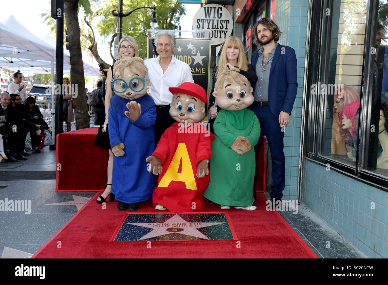 14 mars 2019 - Los Angeles, CA, USA - LOS ANGELES - Mar 14 : Vanessa Bagdasarianm Ross Bagdasarian, Janice Bagdasarian, Michael Bagdasarian, Alvin et les Chipmunks à la cérémonie Alvin et les Chipmunks Star sur le Hollywood Walk of Fame le 14 mars 2019 à Los Angeles, CA (crédit image : © Kathy Hutchins via ZUMA Wire) Banque D'Images