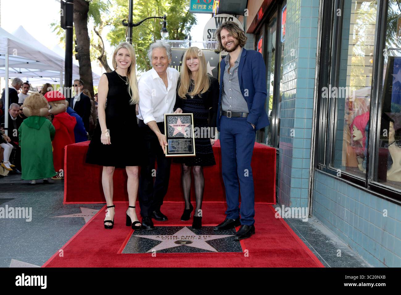 14 mars 2019 - Los Angeles, CA, États-Unis - LOS ANGELES - Mar 14 : Vanessa Bagdasarianm Ross Bagdasarian, Janice Bagdasarian, Michael Bagdasarian à la cérémonie Alvin and the Chipmunks Star sur le Hollywood Walk of Fame le 14 mars 2019 à Los Angeles, CA (crédit image : © Kathy Hutchins via ZUMA Wire) Banque D'Images