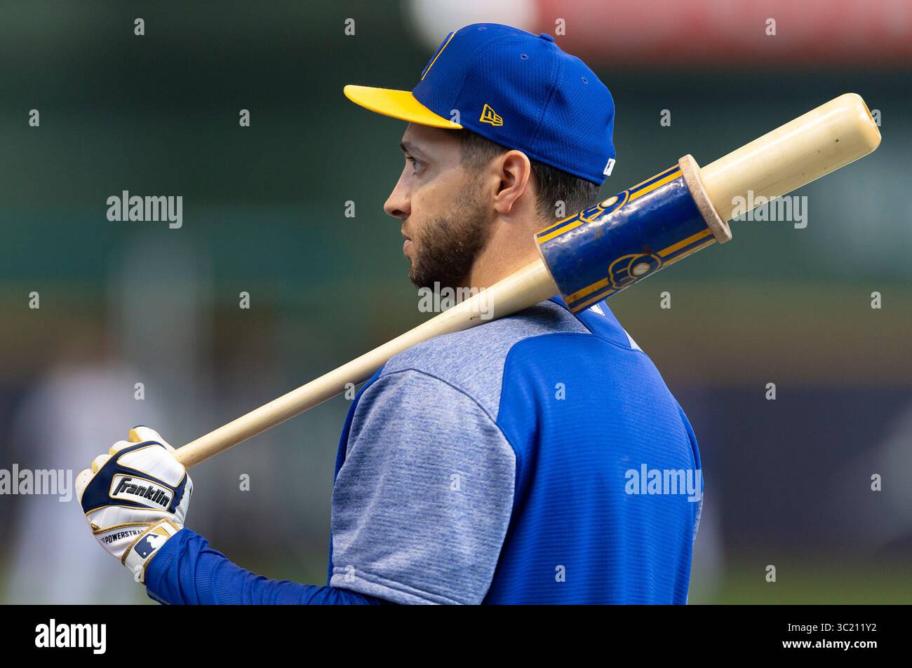 6 avril 2019 : les gants de frappe Franklin portés par les Milwaukee Brewers quittent Ryan Braun #8 avant le match de baseball de la Ligue majeure entre les Milwaukee Brewers et les Chicago Cubs au Miller Park à Milwaukee, WISCONSIN. John Fisher/CSM(image de crédit : © ; John Fisher/CSM via ZUMA Wire) Banque D'Images