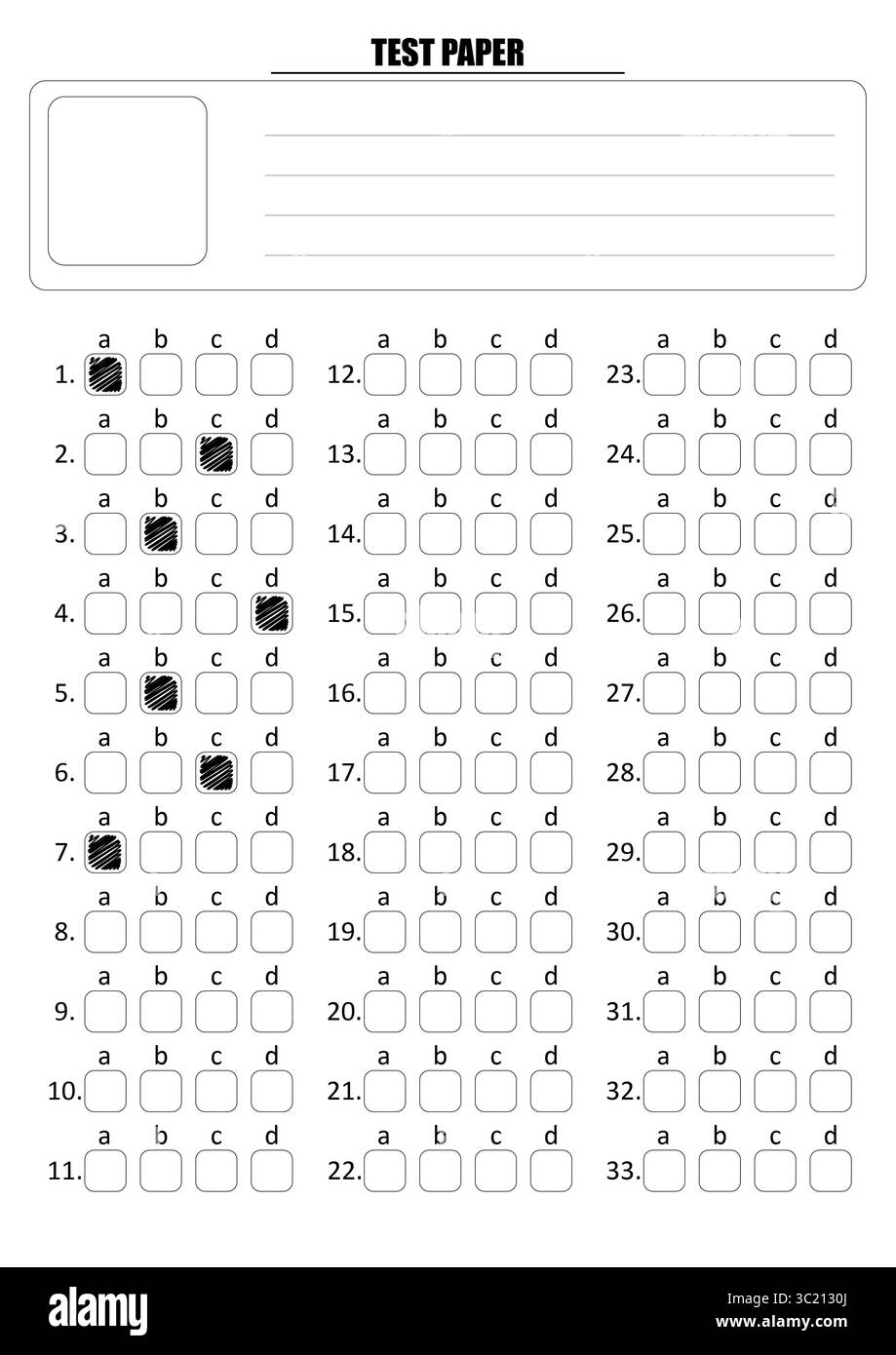 Papier test avec réponses marquées. Examen pour étudiants Banque D'Images