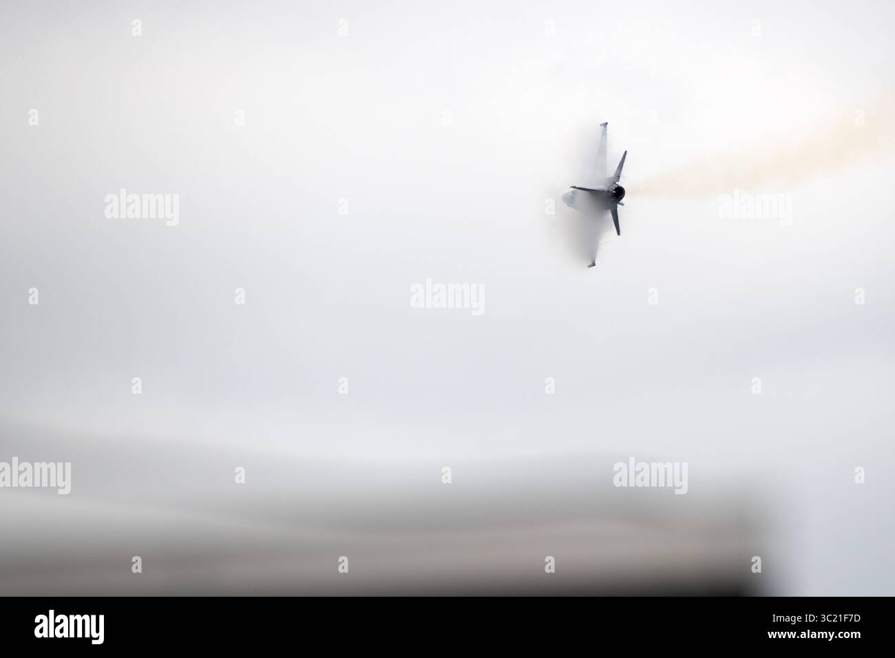 6 avril 2019 - Sumpter, Caroline du Sud, États-Unis - Un avion de chasse F-16CM Fighting Falcon de l'US Air Force piloté par le Major John Waters effectue des manœuvres aériennes lors d'une exposition de l'équipe de démonstration Viper à la base aérienne Shaw le 6 avril 2019 à Sumpter, S.C. (image crédit : © Kathryn Reaves via ZUMA Wire) Banque D'Images