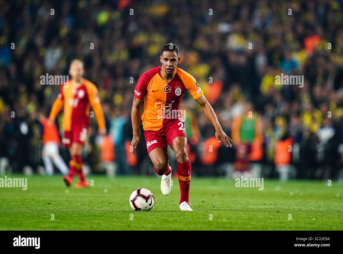 14 avril 2019 : Mariano de Galatasaray lors du match turc Super Lig entre Fenerbache et Galatasaray au stade ÅžÃ¼krÃ¼ SaracoÄŸlu à Istanbul, Turquie. Ulrik Pedersen/CSM.(image de crédit : &copy ; Ulrik Pedersen/CSM via ZUMA Wire) Banque D'Images