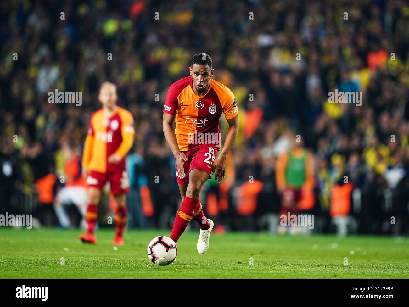 14 avril 2019 : Mariano de Galatasaray lors du match turc Super Lig entre Fenerbache et Galatasaray au stade ÅžÃ¼krÃ¼ SaracoÄŸlu à Istanbul, Turquie. Ulrik Pedersen/CSM.(image de crédit : &copy ; Ulrik Pedersen/CSM via ZUMA Wire) Banque D'Images